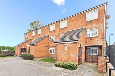 Two/Three Bedroom Duplex at Mabley Street, Homerton, 5RY