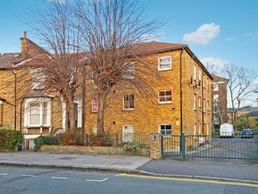 Studio Apartment at Cecilia Road, Dalston, 2ET