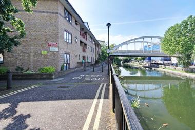 Balcony at Canal Path, London, 8BS