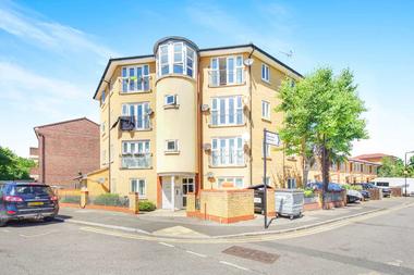 Two Double Bedrooms at Trowbridge Road, South Hackney, 5LJ